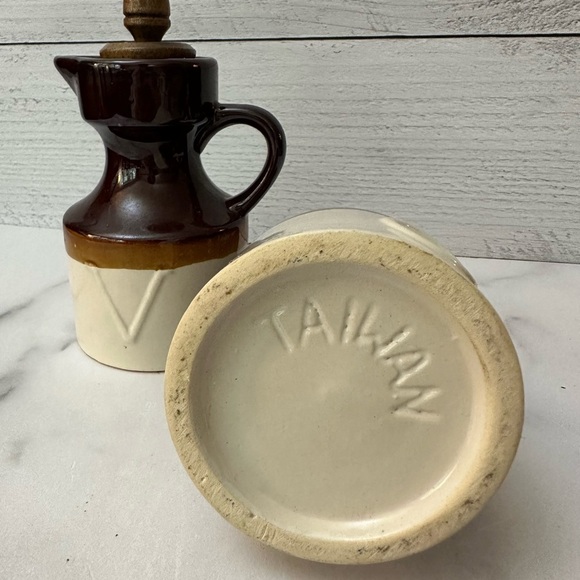 Pair of two tone ceramic stoneware oil and vinegar cruets jar with cork lids - Picture 3 of 6